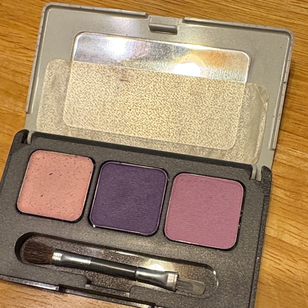 Avon Eyeshadow Trio — Pink, Purple, Mauve Shades